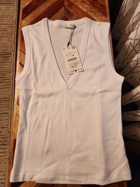 Zara Sleeveless V-Neck Women’s Top - White